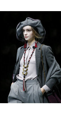 Details  Giorgio Armani Fall 2018 Ready-to-Wear ,  Детали Джорджо Армани осень зима 2018 , Fashion show , неделя моды в Милане , MFW , Mainstyles